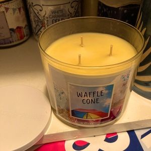 Brand new waffle cone candle HTF**